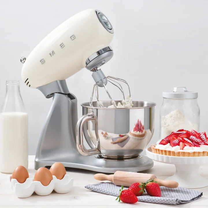 Food processor SMF02 in cream from Smeg