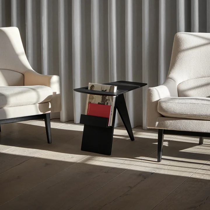 Risom magazine side table in oak black lacquered by Fredericia with magazine