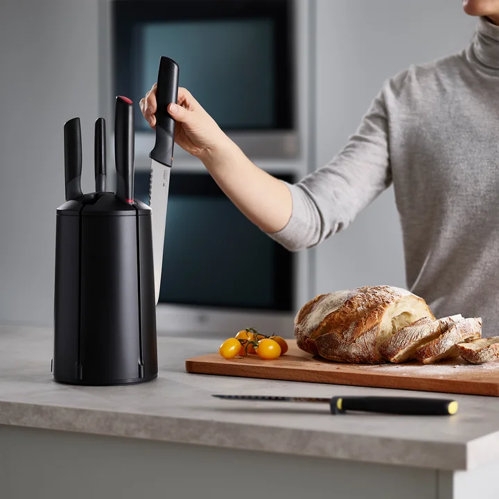 Elevate Knife carousel 5-piece knife set with rotating knife block from Joseph Joseph