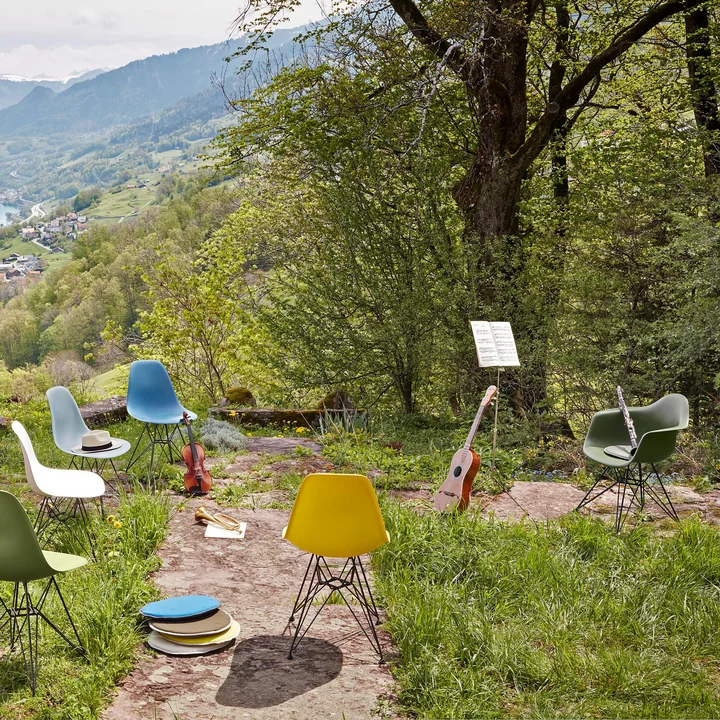 Eames Plastic Armchair DAR from Vitra