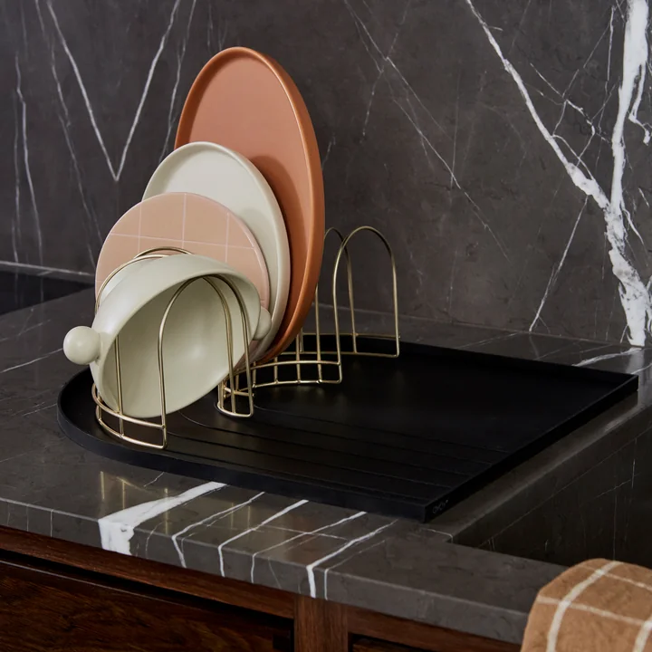 Draining rack with draining mat from OYOY in the kitchen