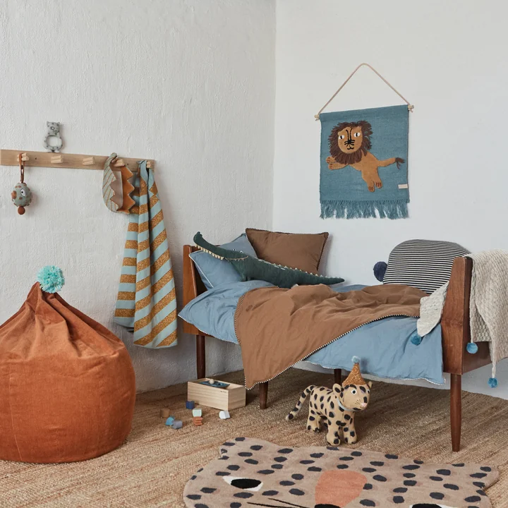 Children's tapestry with animal motif, lion / tourmaline by OYOY