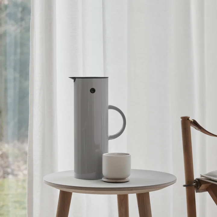 EM 77 1 l vacuum jug from Stelton in light gray