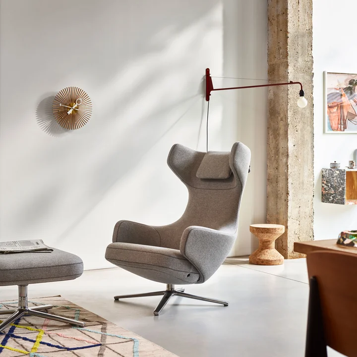 Wall lamp Potence and Grand Repos armchair from Vitra