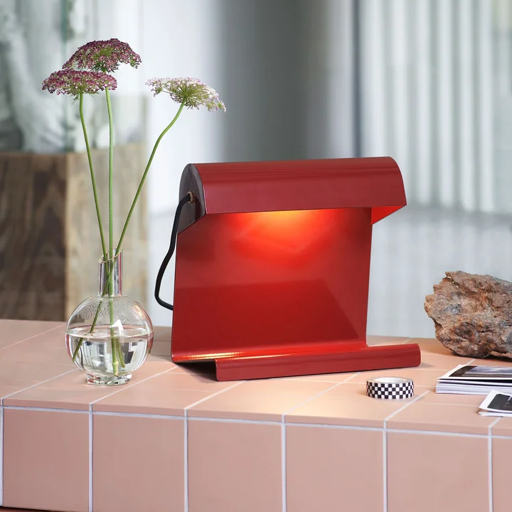 Lampe de Bureau Table lamp from Vitra in red