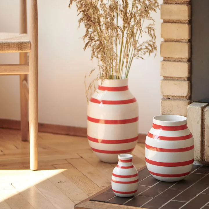 Omaggio Vase from Kähler Design in scarlet
