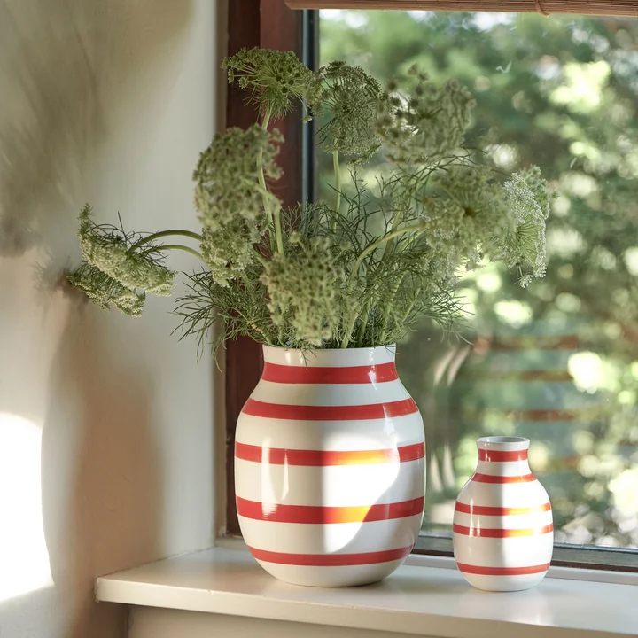 Omaggio Vase from Kähler Design in scarlet