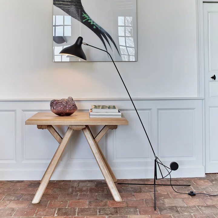 Mantis BS1 floor lamp, black from DCW above the table