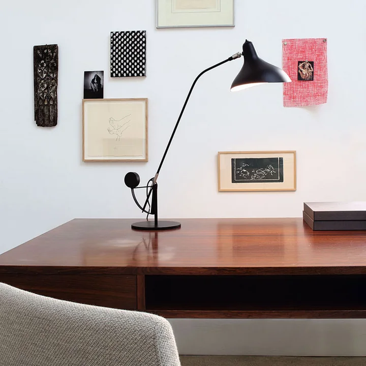 Mantis BS3 table lamp, black from DCW on the desk