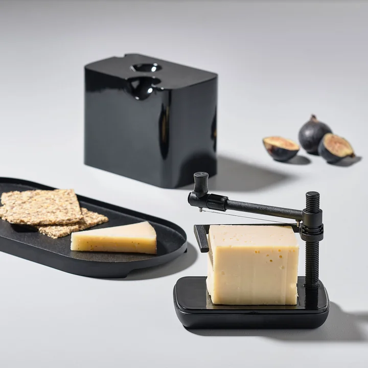 Singles Cheese slicer with box and Singles Metal tray from Zone Denmark