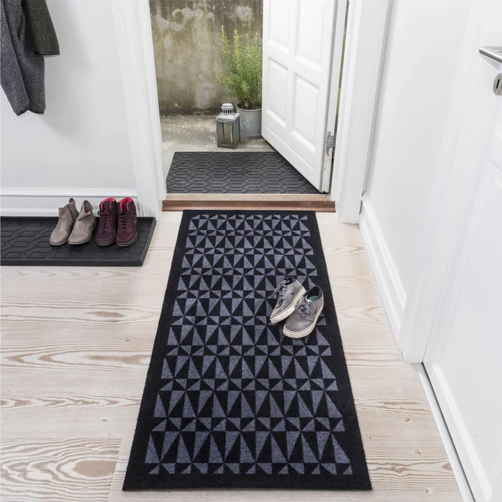 Graphic doormat 67 x 150 cm from tica copenhagen in black / grey