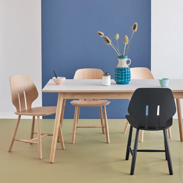 J67 chair from FDB Møbler at the dining table
