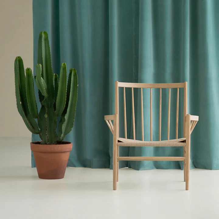 J82 Lounge chair, oak matt lacquered / natural weave by FDB Møbler