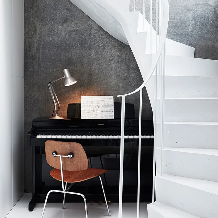 Type 75 Mini Table lamp from Anglepoise on the desk