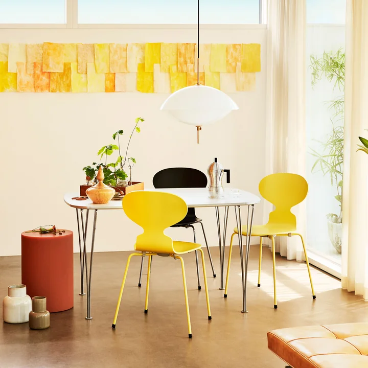 FH125 table and chair ant by Fritz Hansen