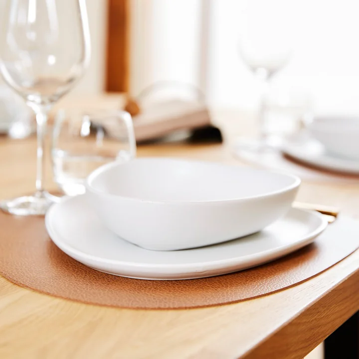 Curve Stoneware Plate from Lind DNA in off white