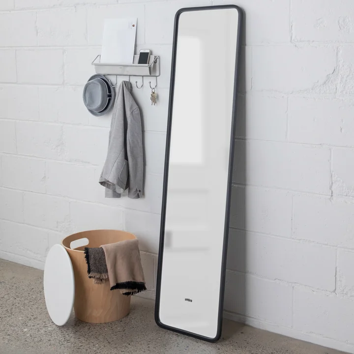 Hub backrest mirror from Umbra in black