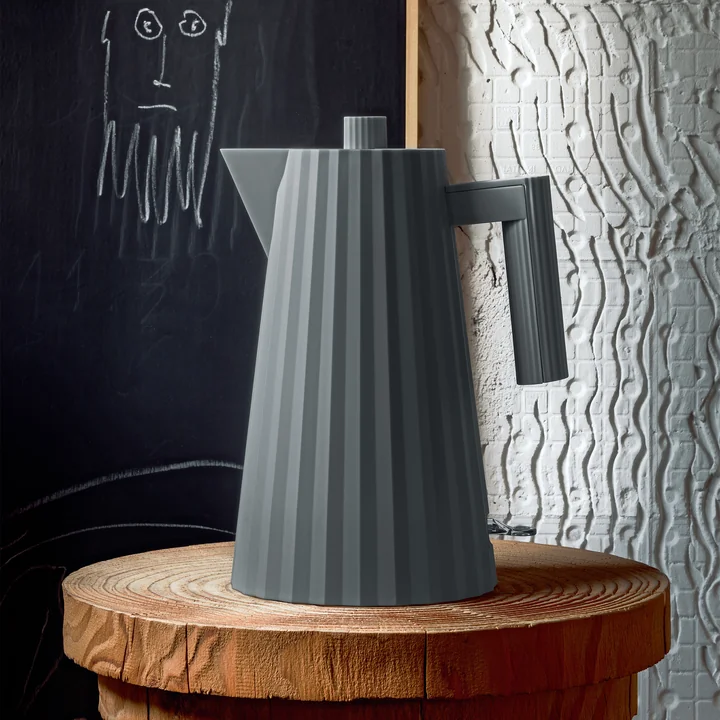 Plissé kettle 1.7 l from Alessi in gray