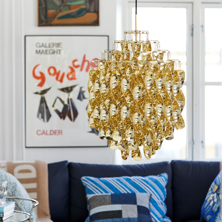 Spiral SP01 pendant lamp, gold by Verpan in the living room