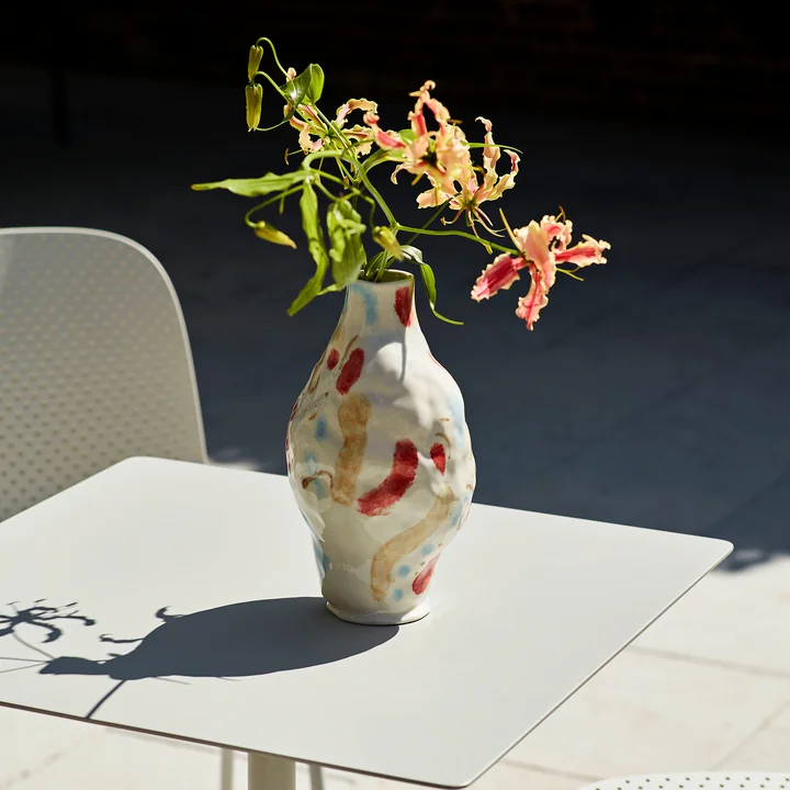 Jessica Hans vase, Ø 15 x H 27 cm, miro from HAY on the table