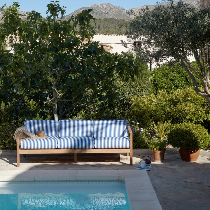 Virkelyst Sofa 3-seater from Skagerak in teak / sea blue striped (Limited Edition)