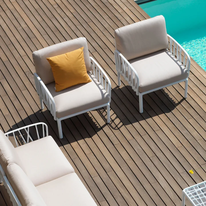 Komodo Series from Nardi by the pool