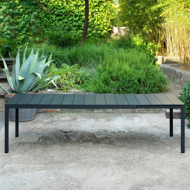 Rio table from Nardi in the garden