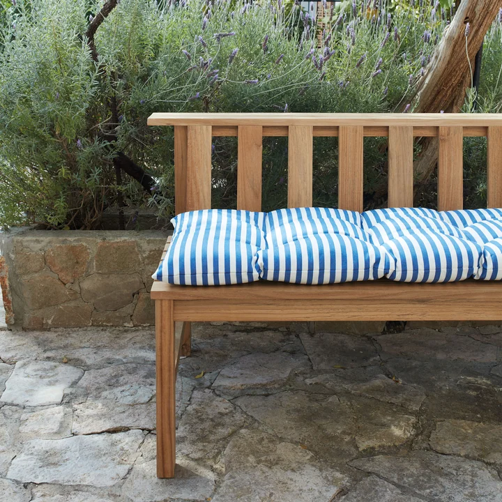 Barriere Seat cover 125 x 43 cm, sea blue on the Pank bench from Skagerak