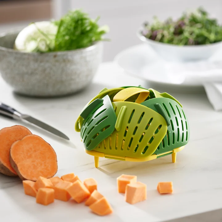 Bloom foldable steamer insert, green from Joseph Joseph