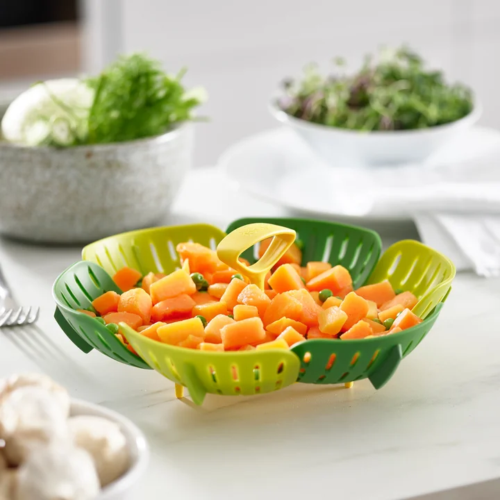 Bloom foldable steamer insert, green from Joseph Joseph