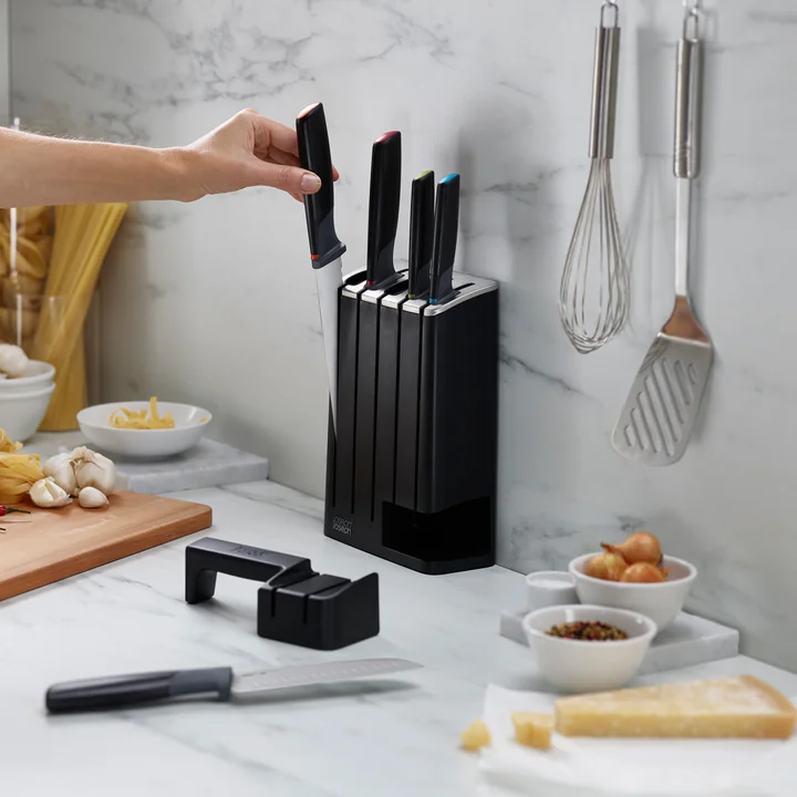 Elevate 5-piece knife set with knife block, black from Joseph Joseph