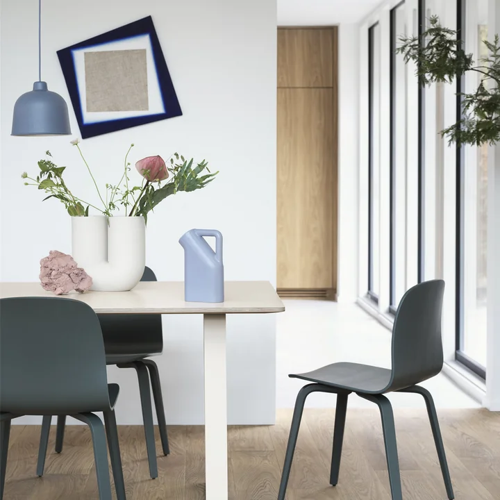 Muuto Kink Vase with flowers on dining table