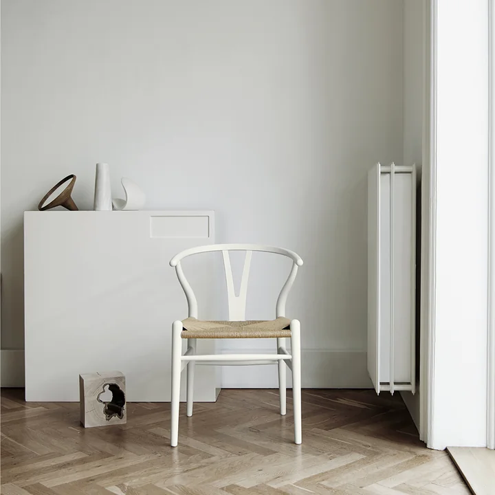 CH24 Wishbone Chair from Carl Hansen in soft white / natural wickerwork