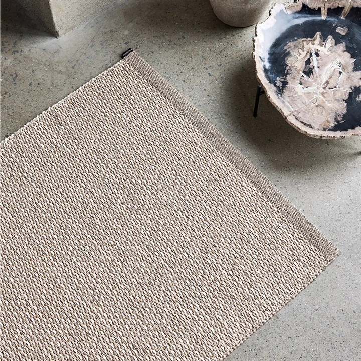 Effi carpet from Pappelina in warm grey / brown / vanilla