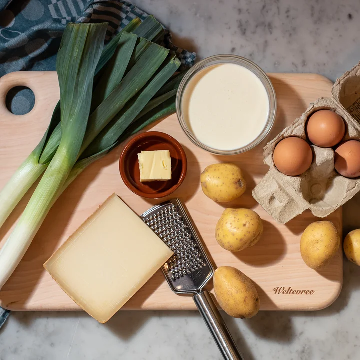 Cutting board measuring 40 x 33 cm made of Weltevree alder wood