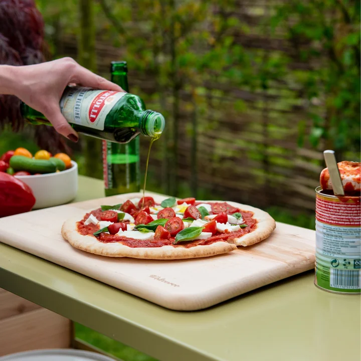 Cutting board measuring 40 x 33 cm made of Weltevree alder wood