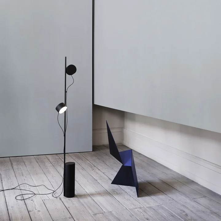Post LED floor lamp from Muuto in black
