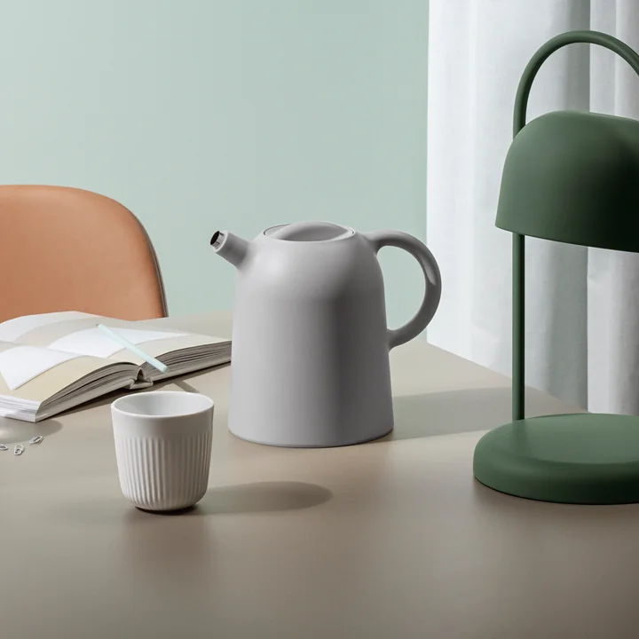 Thimble Vacuum jug 1 l from Eva Solo in marble grey