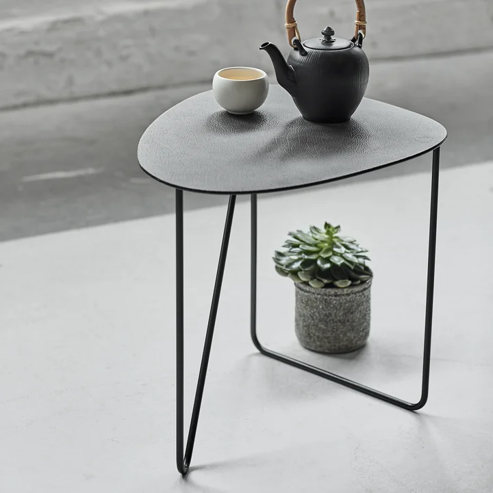 Curve Side table L, Hippo anthracite black / black by Lind DNA