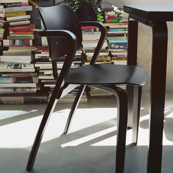 Aslak Chair by Artek at the desk