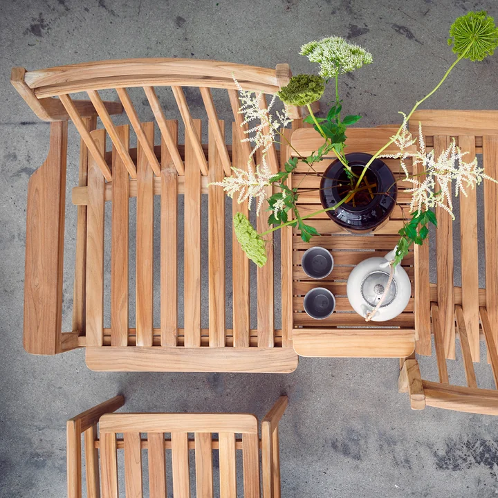 M6 Garden lounge chair and M9 tray from FDB Møbler