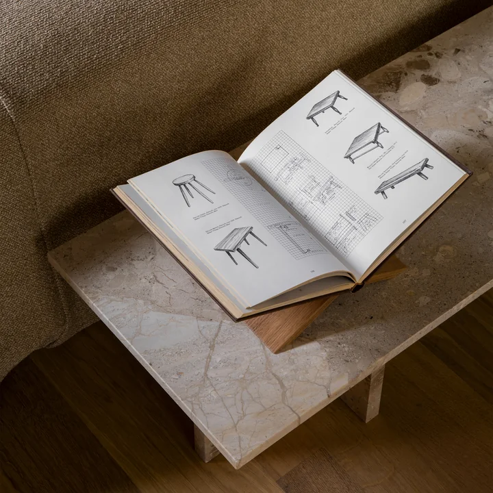 The Androgyne Lounge Table from Audo is used to present books