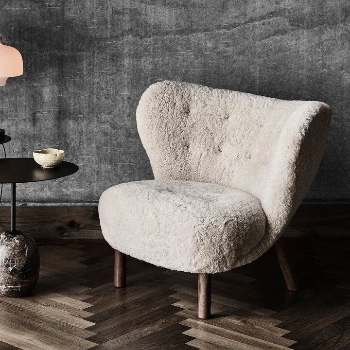 Little Petra VB1 Lounge Chair from & Tradition in walnut / sheepskin Moonlight