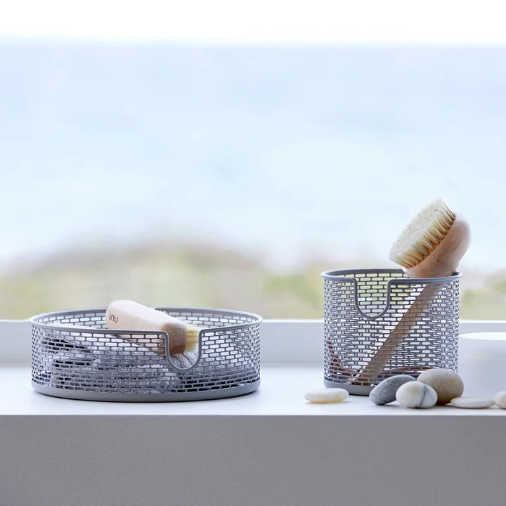 Inu Bath brush and metal storage basket from Zone Denmark