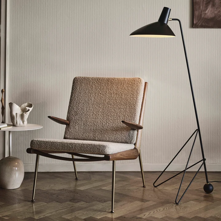 Boomerang HM2 Loungechair and Tripod HM8 floor lamp from & Tradition