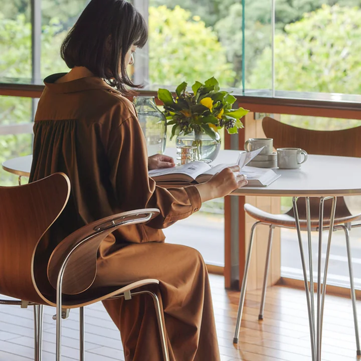 Lily anniversary chair from Fritz Hansen