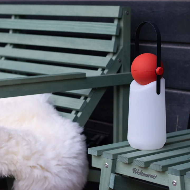 Guidelight Rechargeable LED outdoor light from Weltevree in red