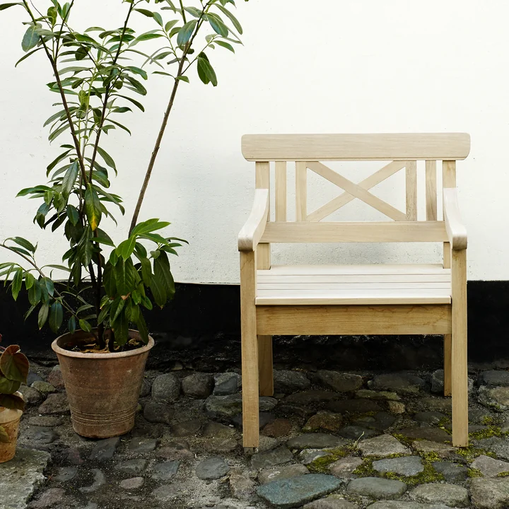 The Drachmann chair from Skagerak in light teak outdoor