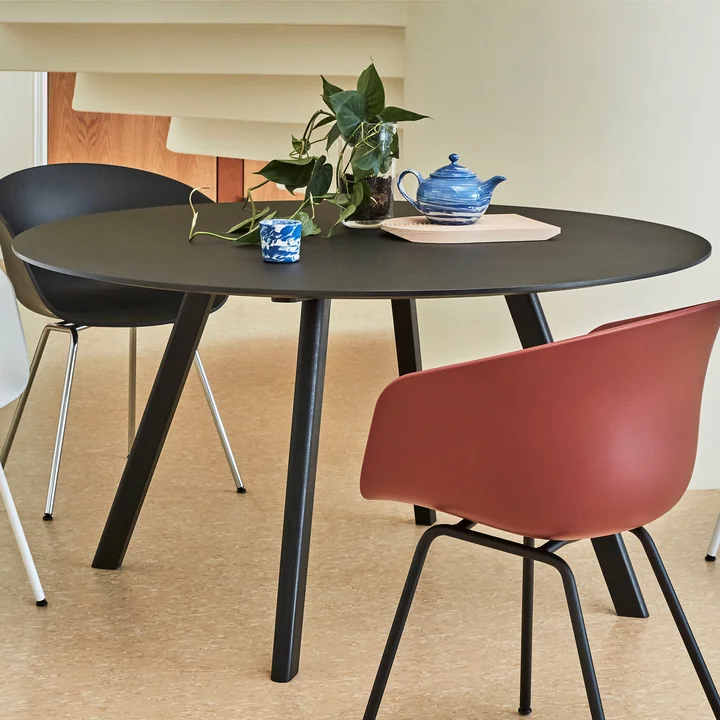 The Copenhague CPH25 table from HAY with 140 cm diameter in black