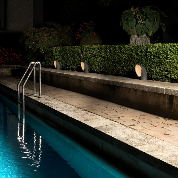 Piroscafo outdoor LED floor lamp, gray by Artemide